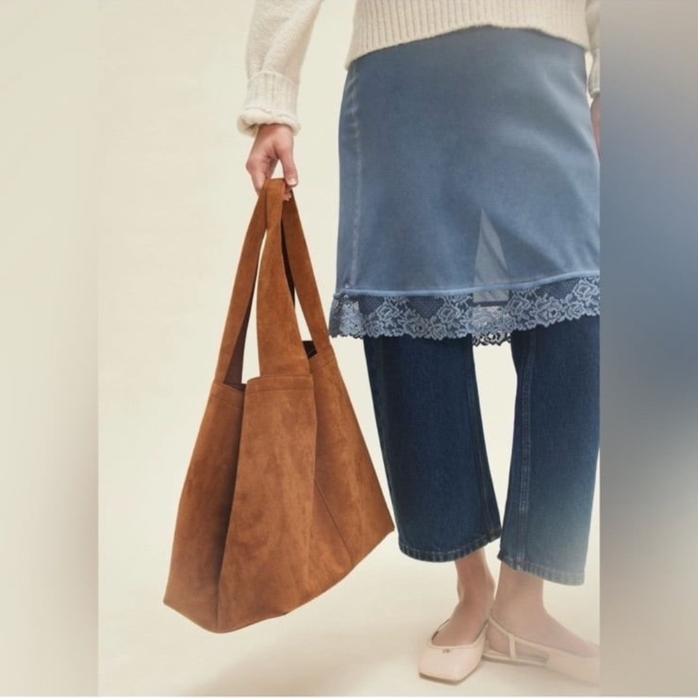 Gorgeous, Free People Blair Reversible Suede Vegan Tote❤️ - Picture 7 of 7